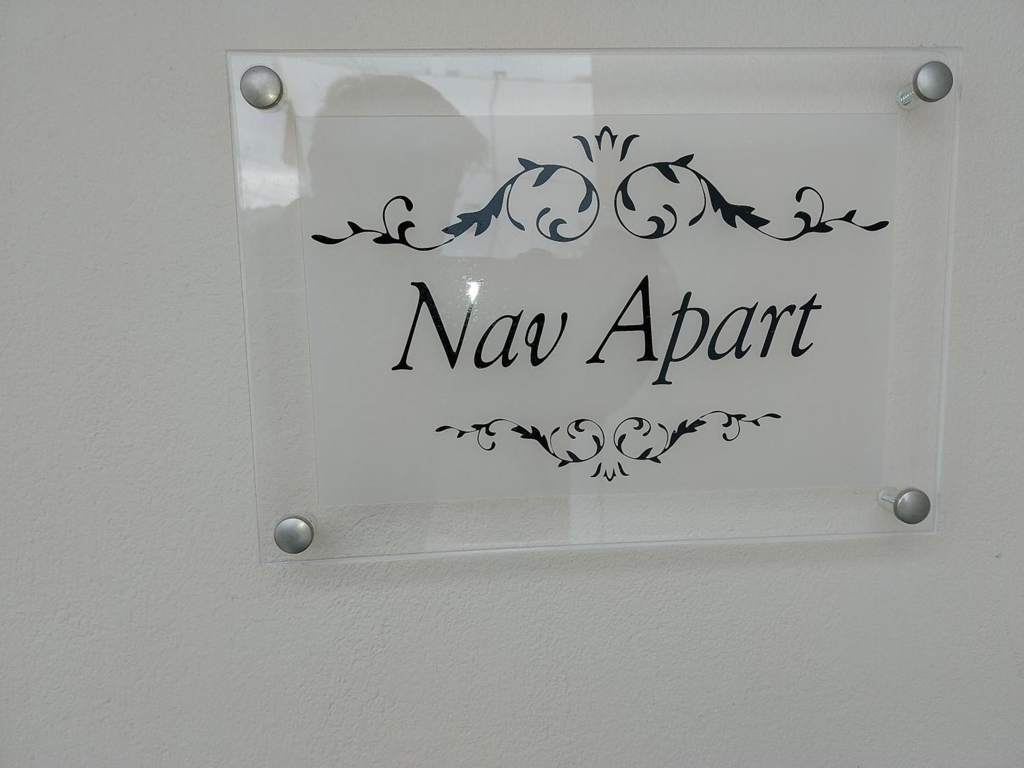 Nav Apart, Salamina Paloukia Luaran gambar